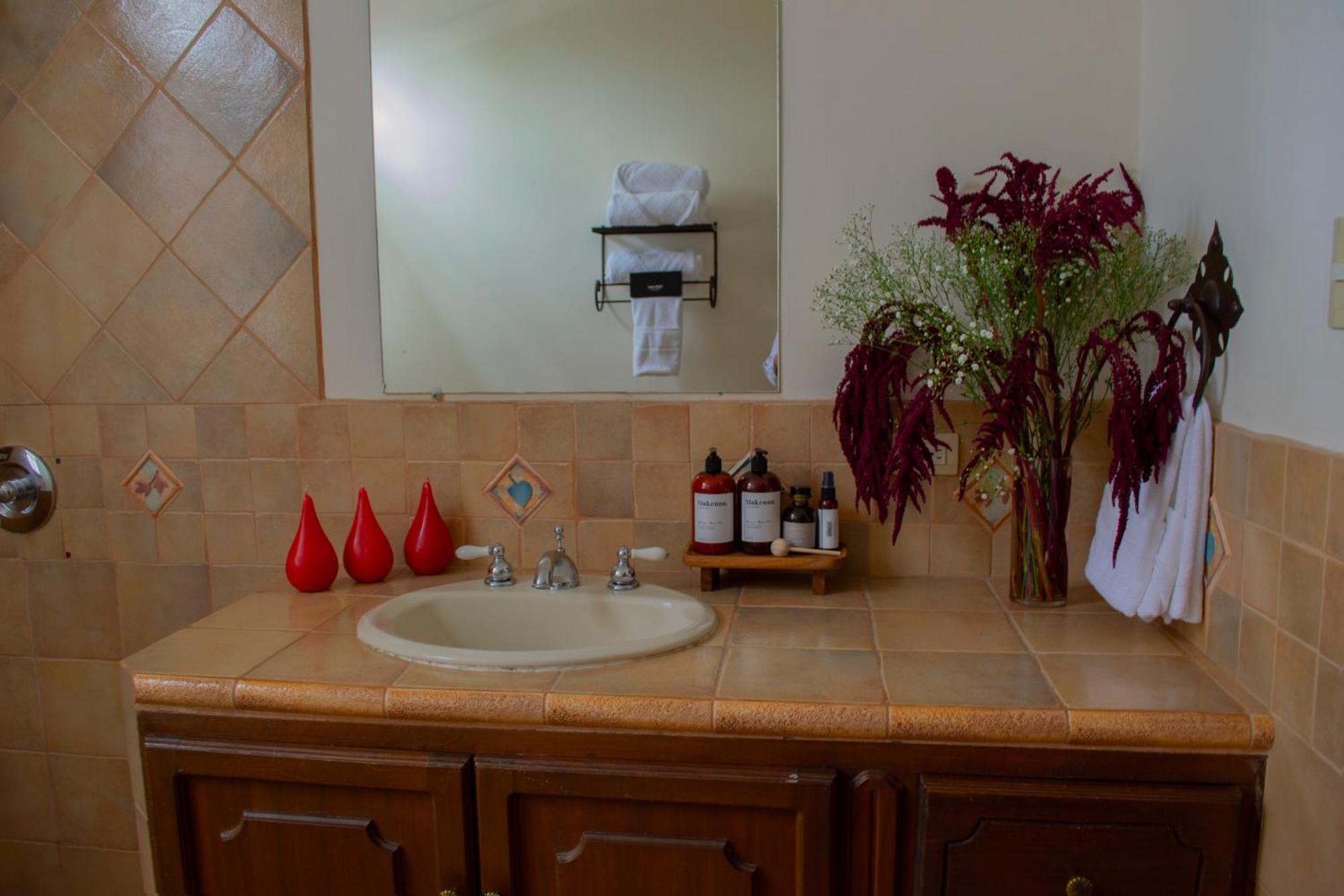 Bed and Breakfast Santa Margarita Антигуа-Гватемала Номер фото
