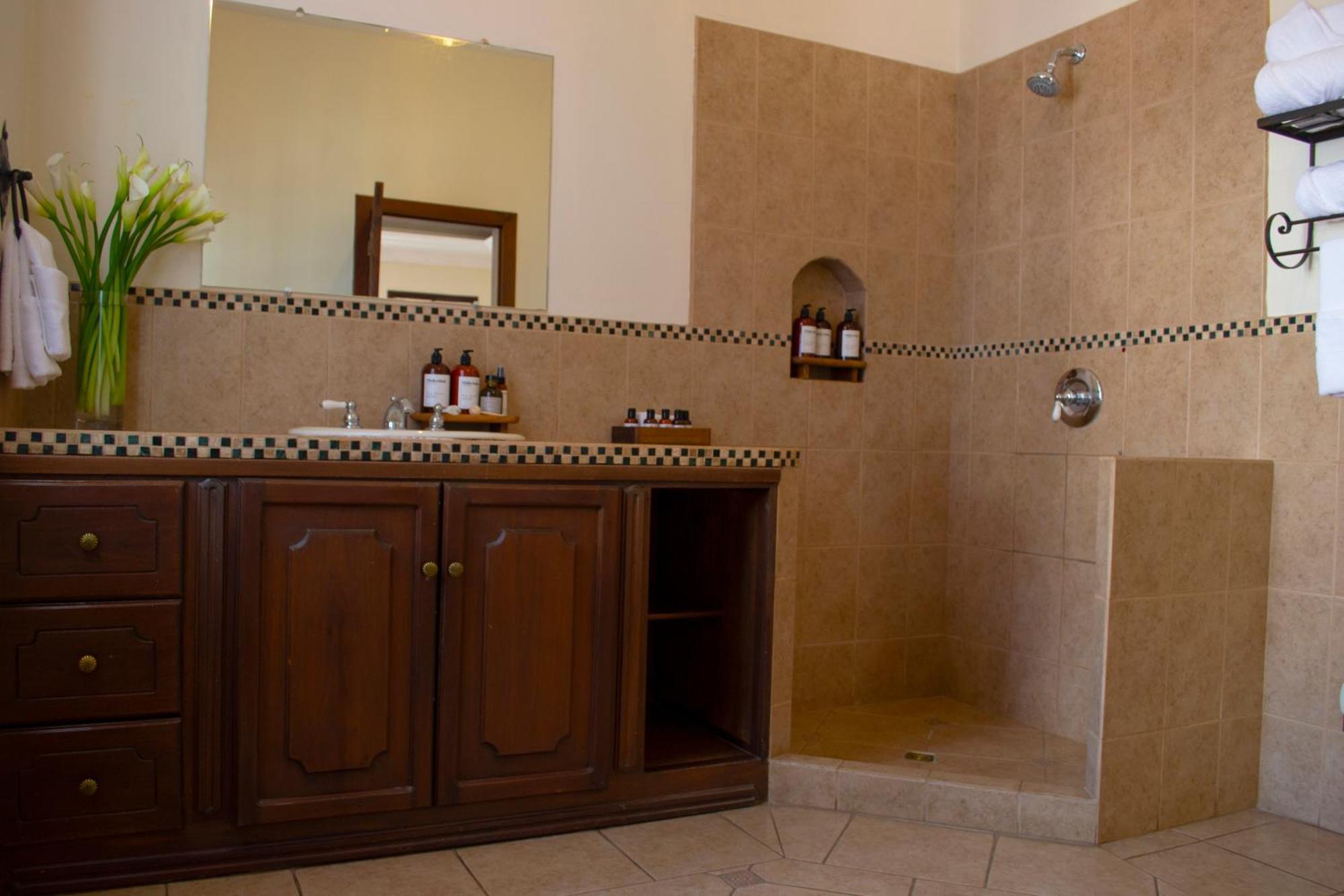 Bed and Breakfast Santa Margarita Антигуа-Гватемала Номер фото